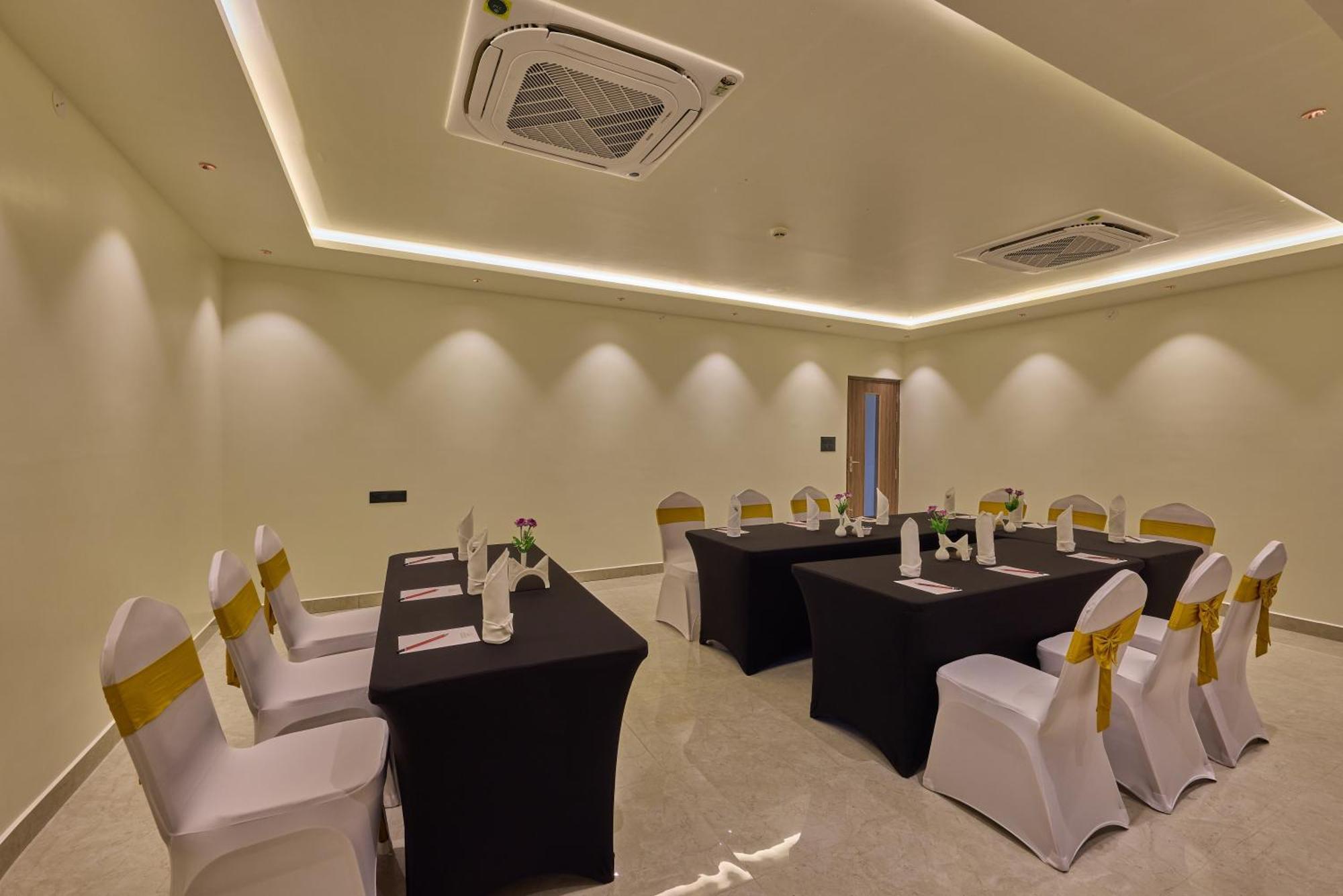 Grand Continent Mysore A Sarovar Portico Affiliate Hotel Exterior foto