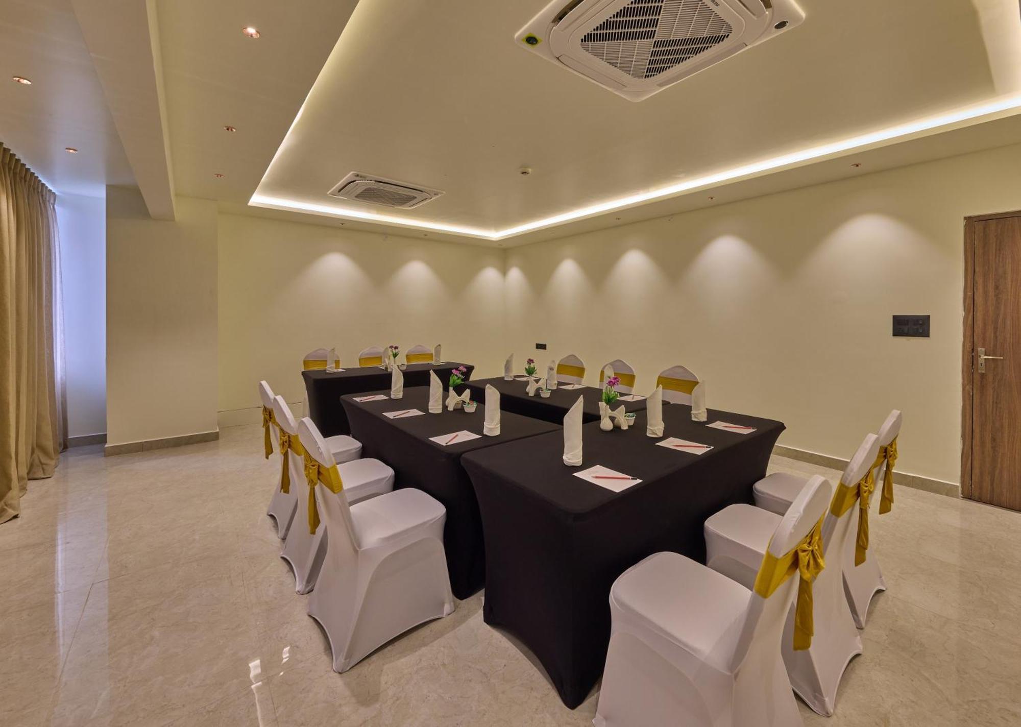 Grand Continent Mysore A Sarovar Portico Affiliate Hotel Exterior foto